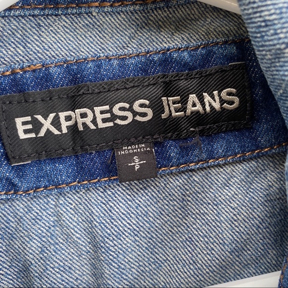 Express Jeans Cropped Denim Jacket - Picture 2 of 5